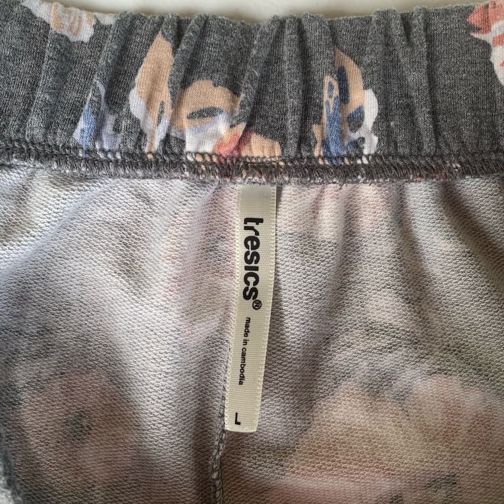 Floral Shorts - Picture 4 of 5